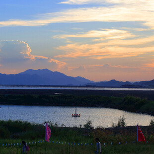 湖畔日落美景