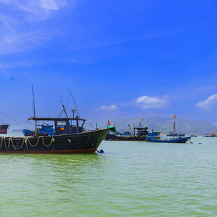 海上渔船风景