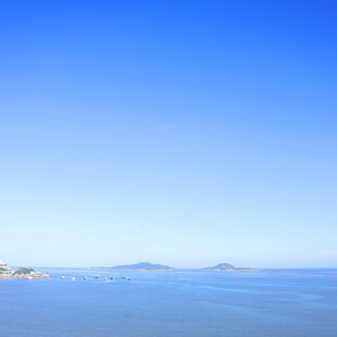 碧海蓝天的辽阔海景