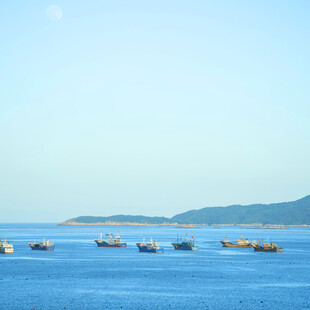 海上渔船风景