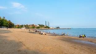 阳光沙滩海滨休闲美景