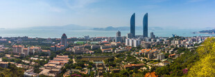 俯瞰城市与双子塔景观