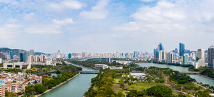 城市河畔风光