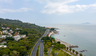 沿海公路旁的美丽风光