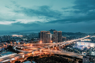 城市夜景高架桥璀璨灯火