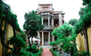 古典庭院中的精致建筑