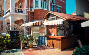 温馨街边小店外观