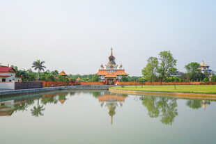 湖畔古建风光
