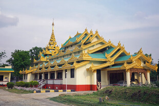 东南亚风格华丽寺庙建筑