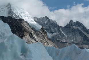 壮丽雪山冰川景观