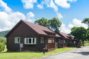 乡村棕色小屋宁静美景