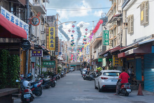 古街风情多彩店铺