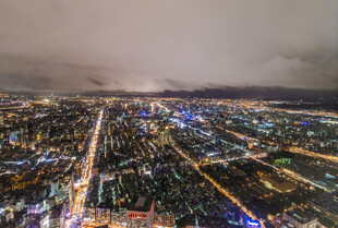 城市璀璨夜景俯瞰图