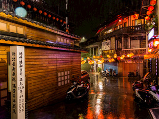 江南水乡夜景静谧而迷人
