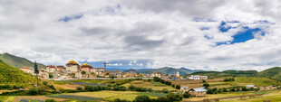 山间城堡风景