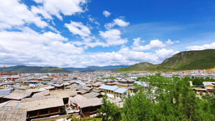 藏区村落风光