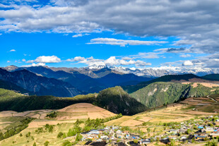 山间小镇美景