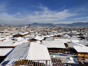 雪覆古城屋顶美景