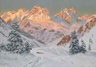 雪山晨光下的静谧冬日美景