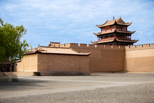 古城墙与塔楼景观
