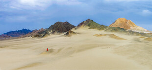 沙漠风光中的壮美沙丘