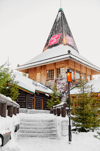 雪覆木屋建筑景观