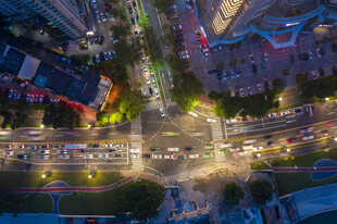 城市夜景交叉路口繁华景象