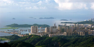 城市山海景观俯瞰图