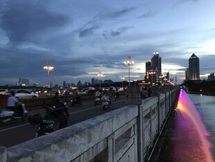 城市河畔夜景绚丽风光
