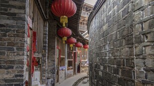 古巷红灯笼中式风情韵