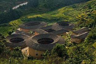 福建土楼山间独特民居景观