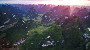 壮美山间日出景观