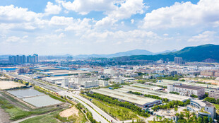 城市工业区全景俯瞰