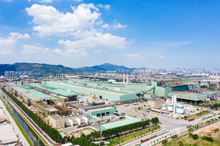 现代化工业园区全景