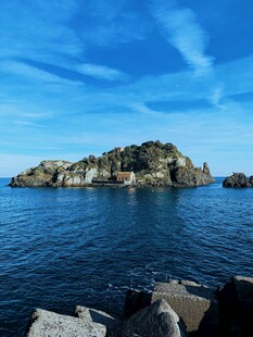 海上孤岛美景