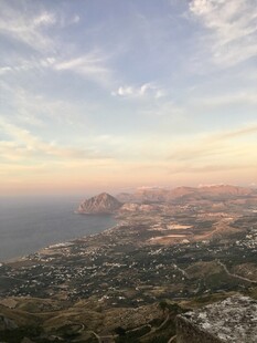 海边城市黄昏全景风光