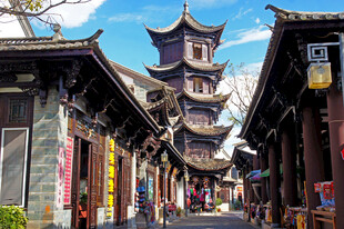 古街古塔相映成趣