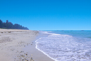 美丽海滨沙滩海浪景观