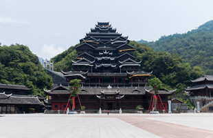 古老多层塔楼建筑景观
