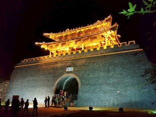 古城门夜景灯火辉煌