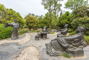 公园中的艺术雕塑景观