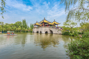 江南水乡古典亭阁湖景