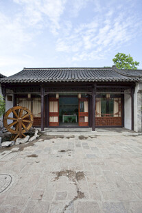 中式传统民居庭院一角