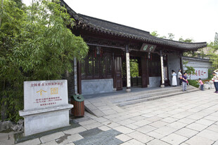 古雅中式建筑门前景象