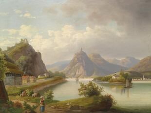 山间湖畔美景