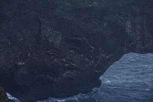 海边岩石洞穴景观