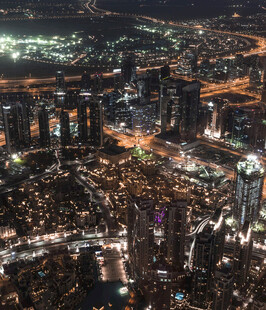 城市璀璨夜景俯瞰图