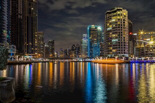 城市夜景河畔绚丽灯光秀