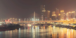 城市璀璨夜景河畔风光