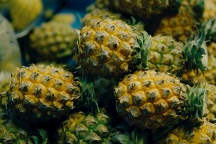 新鲜菠萝堆叠